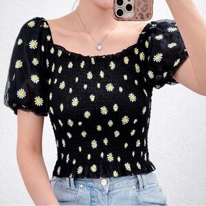 Boho Daisies Top NEW Puff Sleeves size XS/S Black top Yellow/White Daisies